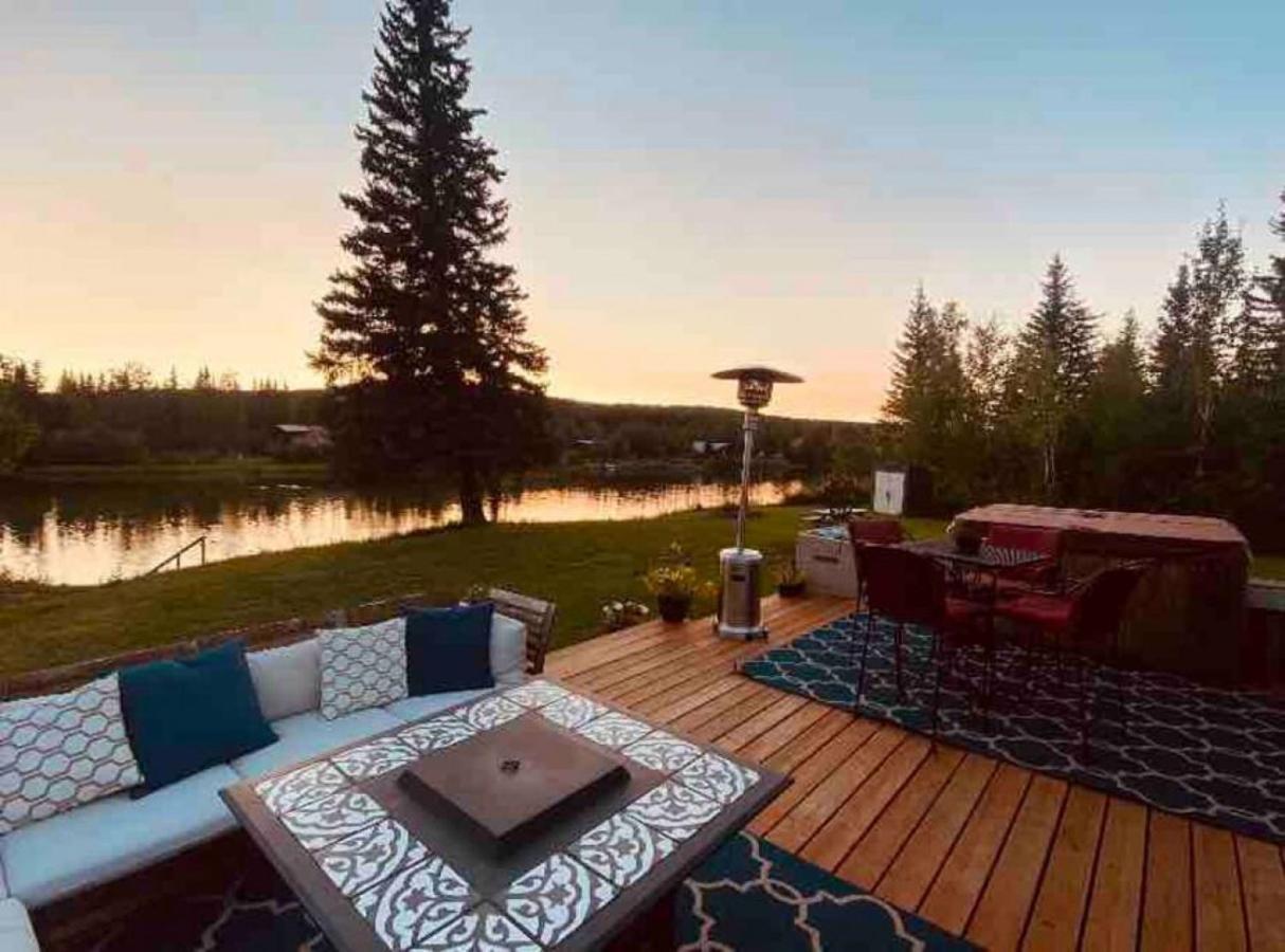 Life Is Better On The River Fairbanks Exterior photo